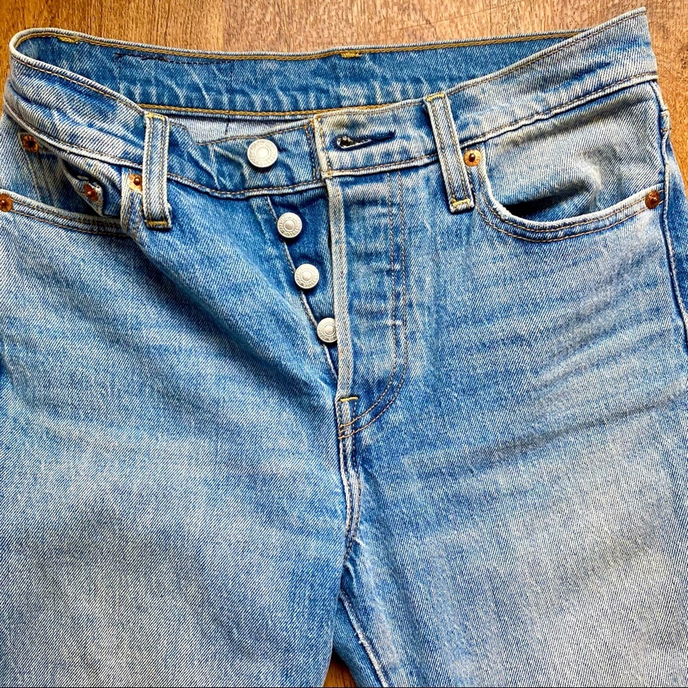 Levi’s Size 25 High Rise Distressed - Picture 3 of 11